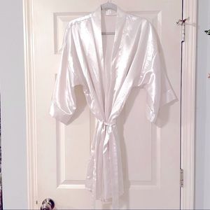 Gilligan & O’Malley robe